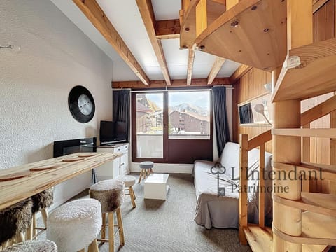 TV and multimedia, Living room, Mountain view, Meals