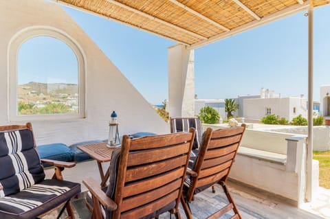 Property building, Balcony/Terrace, Living room