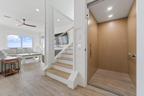 ShipFaced Beach House House in West Beach