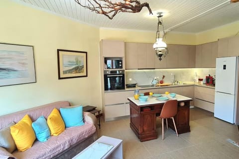Coffee/tea facilities, Kitchen or kitchenette, Dining area, minibar, pet friendly