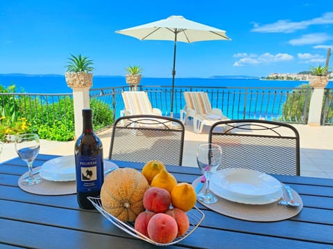 Patio, View (from property/room), Balcony/Terrace, Food and drinks, Food, Sea view