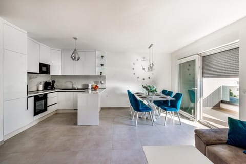 Kitchen or kitchenette, Living room, Dining area