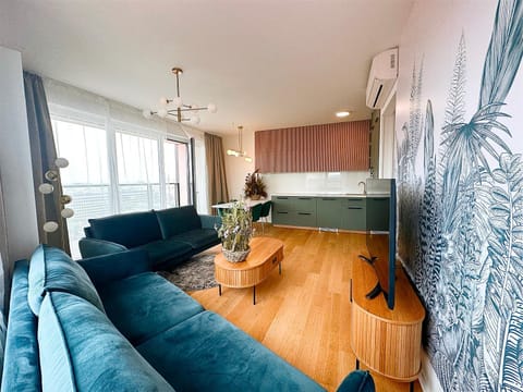 Communal lounge/ TV room, TV and multimedia, Living room, Seating area, Evening entertainment