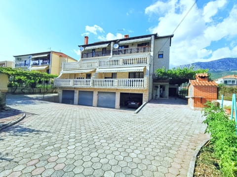 Property building, Day, View (from property/room), Balcony/Terrace, Mountain view