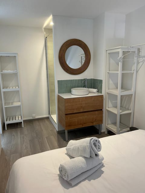 Bathroom, Photo of the whole room