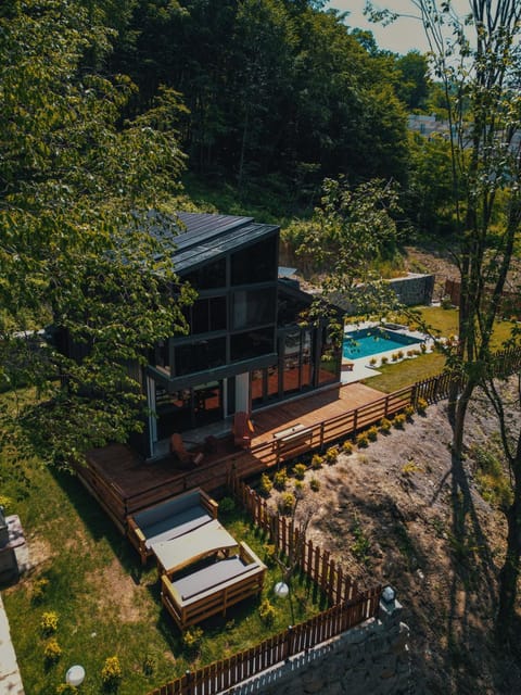 Property building, Natural landscape, Garden, Garden view, Mountain view, Swimming pool