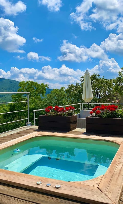 Day, Natural landscape, Mountain view, Pool view, Swimming pool, sunbed