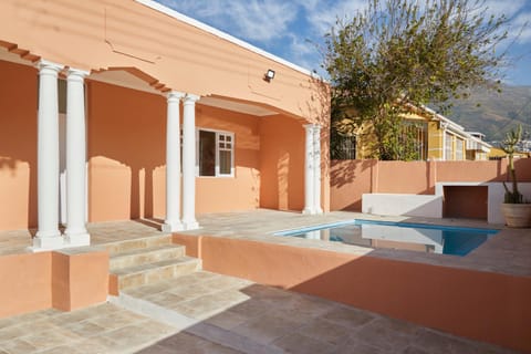 City Club Guesthouse Bed and Breakfast in Cape Town