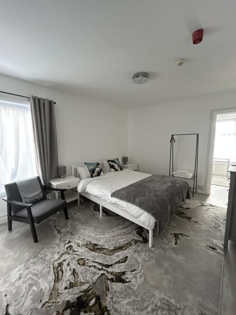 Bed, Living room, Bedroom