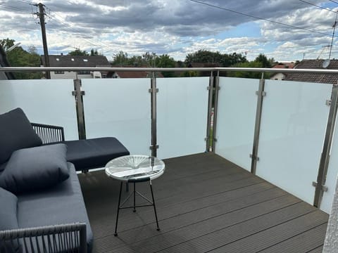 View (from property/room), Balcony/Terrace, Seating area