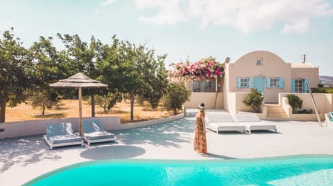 Property building, Swimming pool, Swimming pool