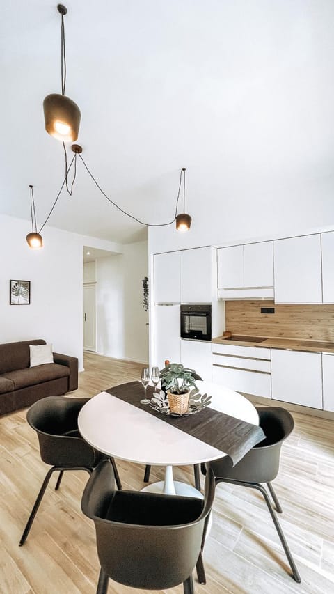 Kitchen or kitchenette, Living room, Seating area, Dining area, pet friendly