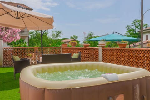 Day, Natural landscape, Hot Tub, Hot Tub, Garden view, Pool view