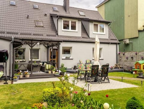 U Ewy! Pokoje gościnne z darmowym parkingiem! Duże ogrodzone podwórko! Centrum Ustki! Blisko Plaży! Vacation rental in Pomeranian Voivodeship