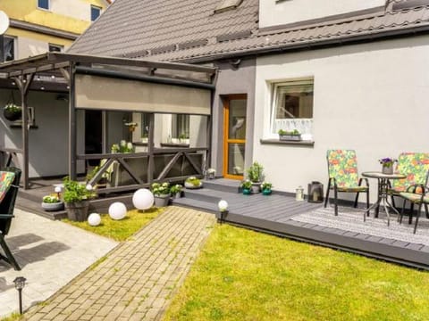 U Ewy! Pokoje gościnne z darmowym parkingiem! Duże ogrodzone podwórko! Centrum Ustki! Blisko Plaży! Vacation rental in Pomeranian Voivodeship