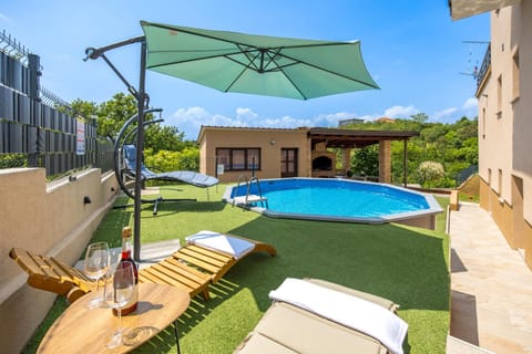 Day, Pool view, Swimming pool, sunbed