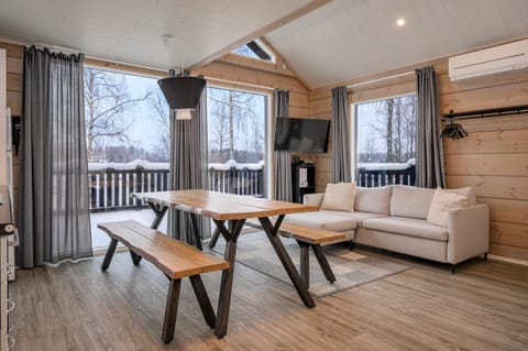 TV and multimedia, Living room, Seating area, Dining area