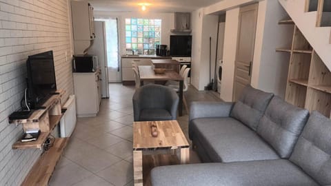 Kitchen or kitchenette, Seating area