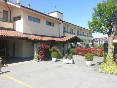 Facade/entrance, Facade/entrance
