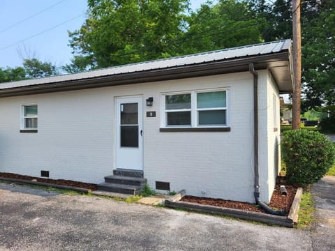 Charming 1BR Efficiency Apt Near TTU & Downtown Apartment in Cookeville