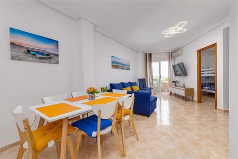 Communal lounge/ TV room, TV and multimedia, Living room, Seating area, Dining area, Evening entertainment