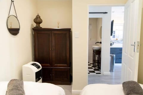 Bedroom, air conditioner