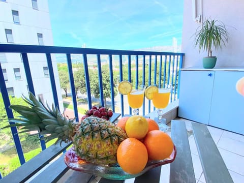 Balcony/Terrace, City view, Mountain view