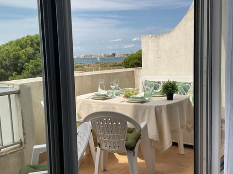 View (from property/room), Balcony/Terrace, Dining area