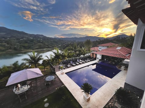 Lake view, Swimming pool
