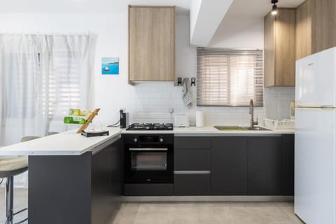 Kitchen or kitchenette, pet friendly, stove