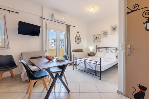 Studio on the closest beach to the city! Apartment in Heraklion