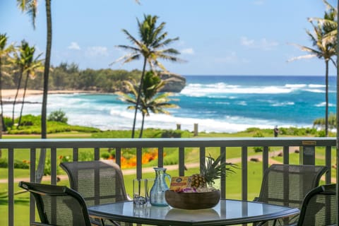 Patio, Day, Natural landscape, View (from property/room), Balcony/Terrace, Seating area, Dining area, Beach, Sea view