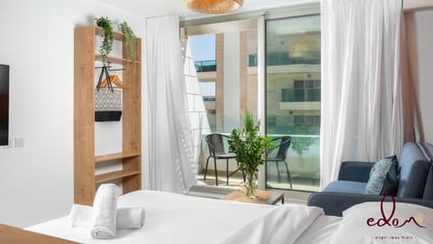 Bed, View (from property/room), Balcony/Terrace, towels