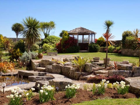 Property building, Garden, On site, Garden view, Area and facilities