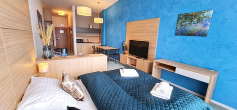 TV and multimedia, Kitchen or kitchenette, Dining area, Bedroom, towels