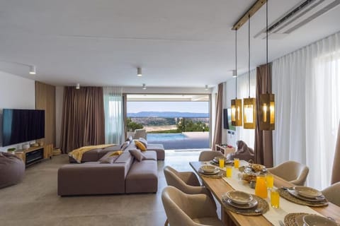 TV and multimedia, Living room, Dining area, Sea view, Swimming pool