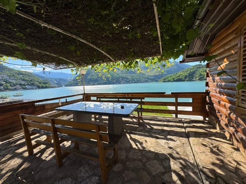 Natural landscape, Balcony/Terrace, Dining area, Lake view