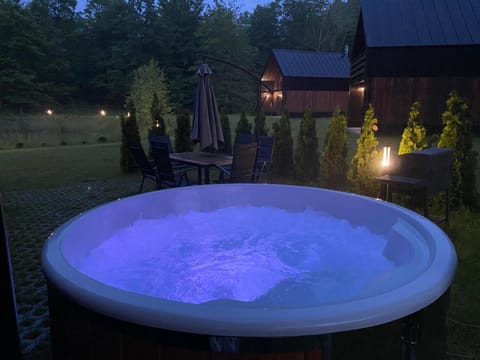 Przystanek Kistówko komfortowe domki z jacuzzi, staw wędkarski, kominek, las, przestrzeń House in Pomeranian Voivodeship