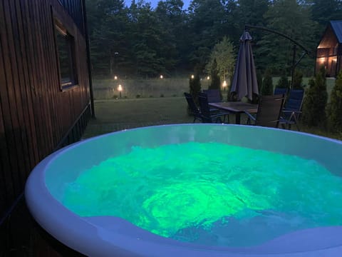 Przystanek Kistówko komfortowe domki z jacuzzi, staw wędkarski, kominek, las, przestrzeń House in Pomeranian Voivodeship