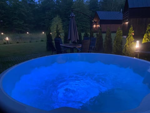 Przystanek Kistówko komfortowe domki z jacuzzi, staw wędkarski, kominek, las, przestrzeń House in Pomeranian Voivodeship