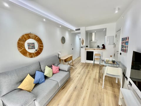 Lounge or bar, locker, air conditioner