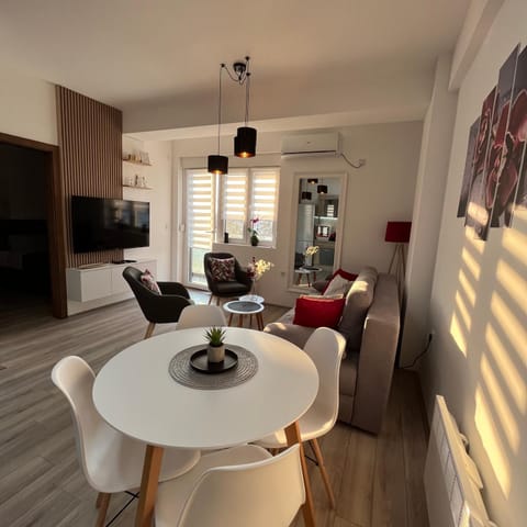 TV and multimedia, Living room, Dining area