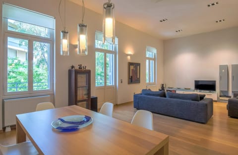 Communal lounge/ TV room, TV and multimedia, Living room, Dining area