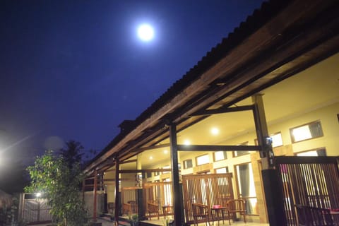 Facade/entrance, Balcony/Terrace