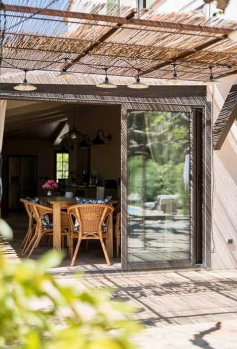 Patio, Dining area