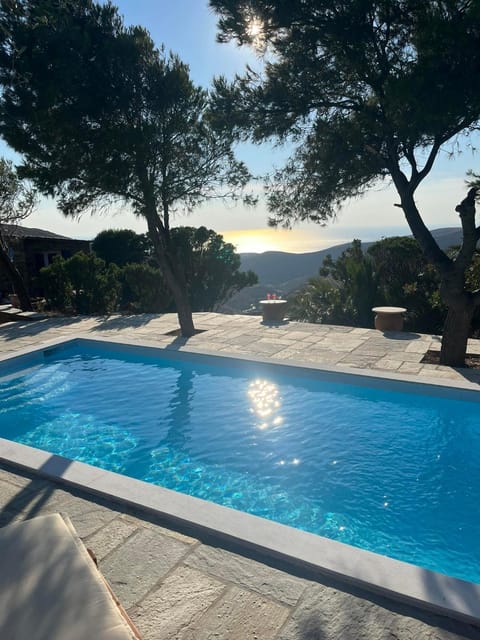 Day, Natural landscape, Mountain view, Pool view, Swimming pool, sunbed