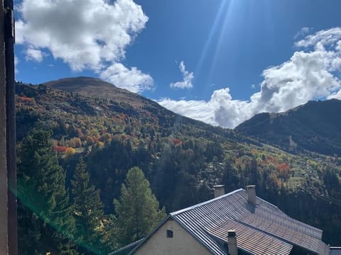 Les Astrances, logement dans une maison de village House in Huez