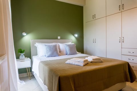 Bed, Photo of the whole room, Bedroom, towels, wardrobe