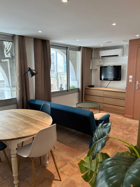 TV and multimedia, Living room, Dining area