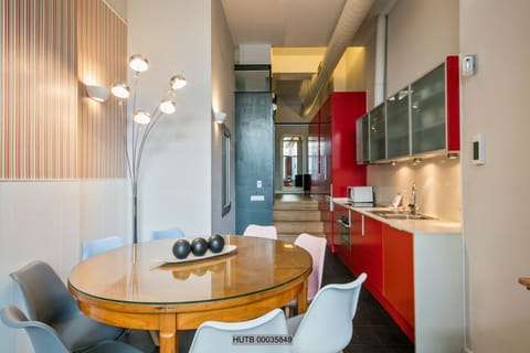 Kitchen or kitchenette, Dining area, minibar